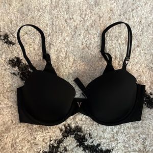 VS lined demi NWT - Size 32D